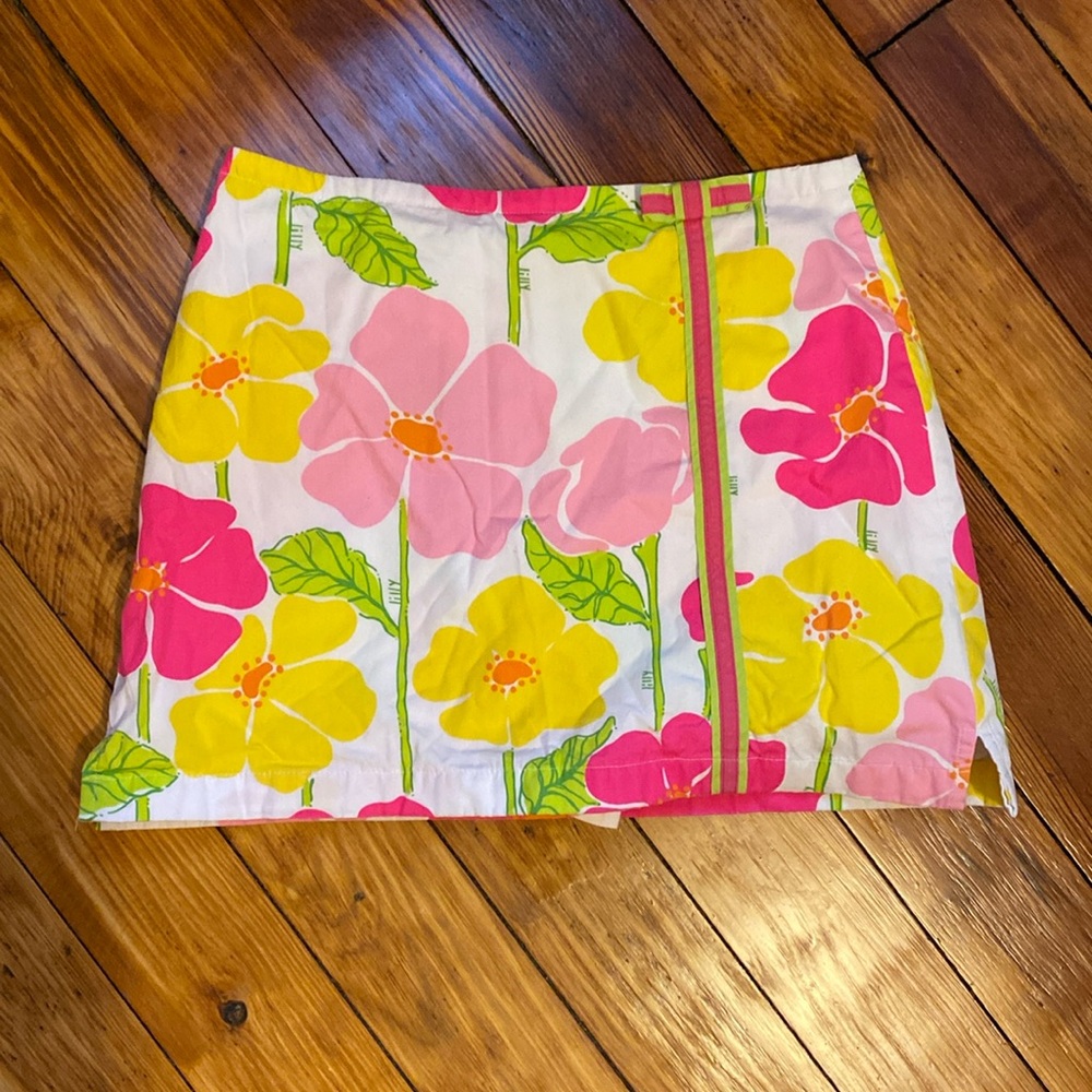 Adorable Lily Pulitzer skorts size 10